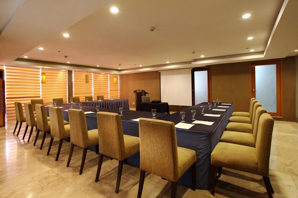 City Garden Suites Manila Kültér fotó